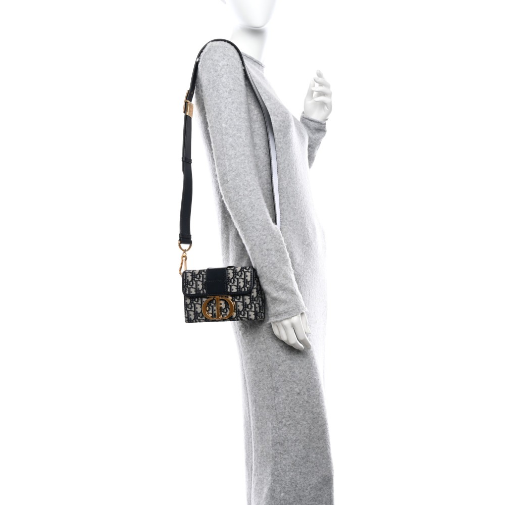 Oblique 30 Montaigne Box Bag Blue Oblique 30 Montaigne Box Bag Blue