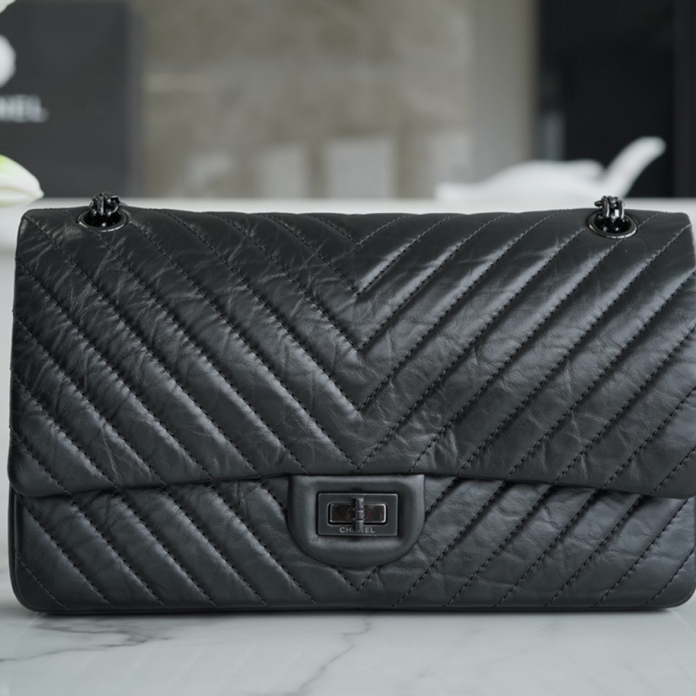 CHANEL LARGE 2.55 REISSUE 225 FLAP BAG CHANEL LARGE 2.55 REISSUE 225 FLAP BAG