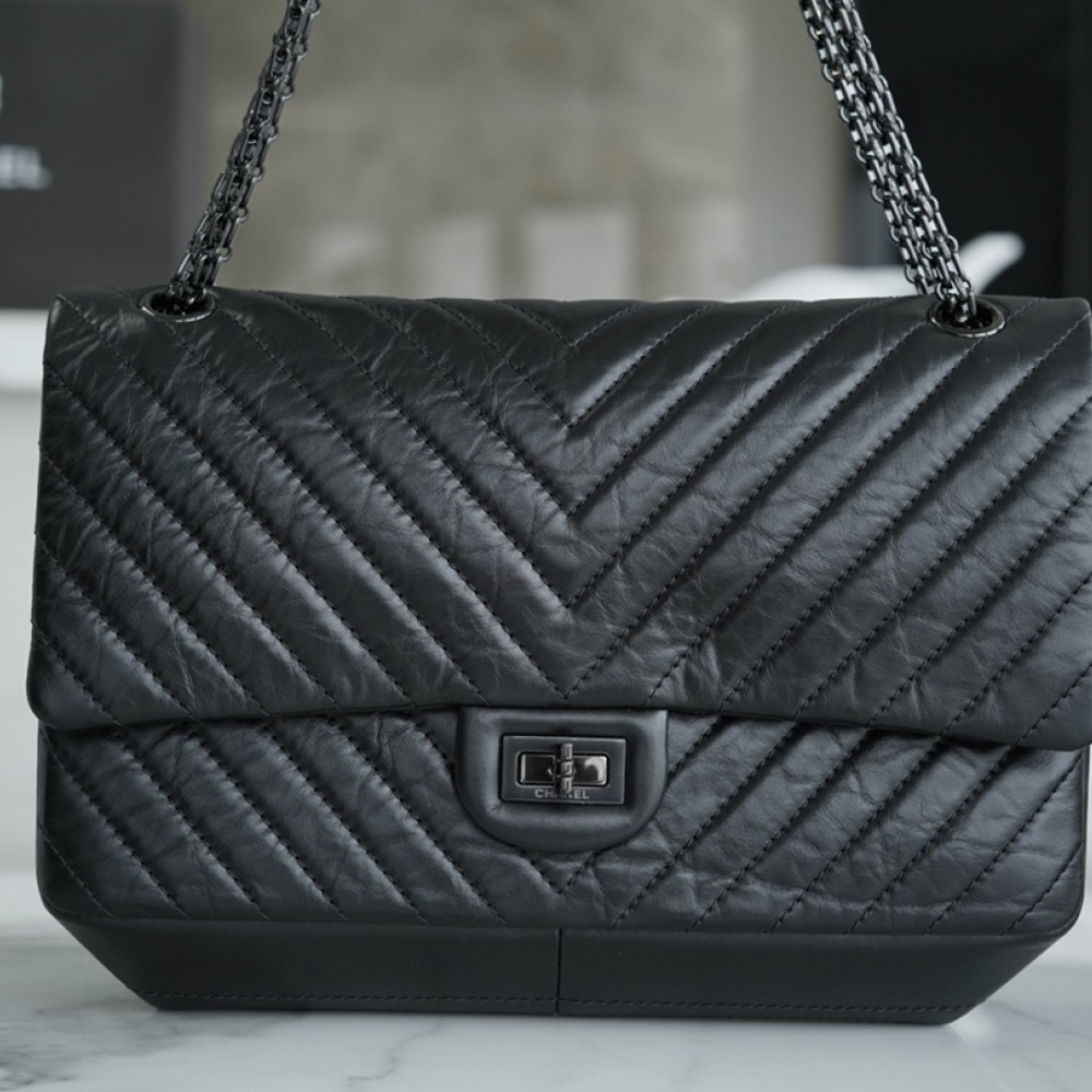 CHANEL LARGE 2.55 REISSUE 225 FLAP BAG CHANEL LARGE 2.55 REISSUE 225 FLAP BAG