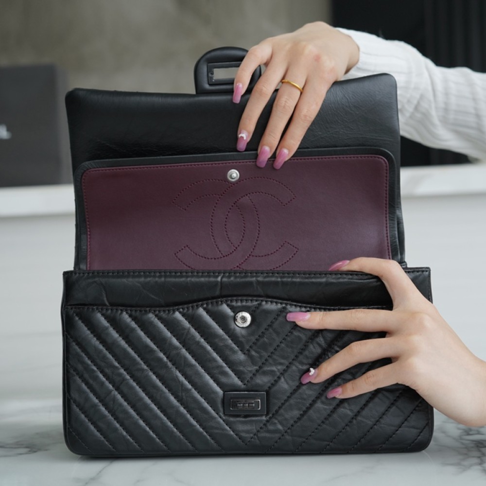CHANEL LARGE 2.55 REISSUE 225 FLAP BAG CHANEL LARGE 2.55 REISSUE 225 FLAP BAG