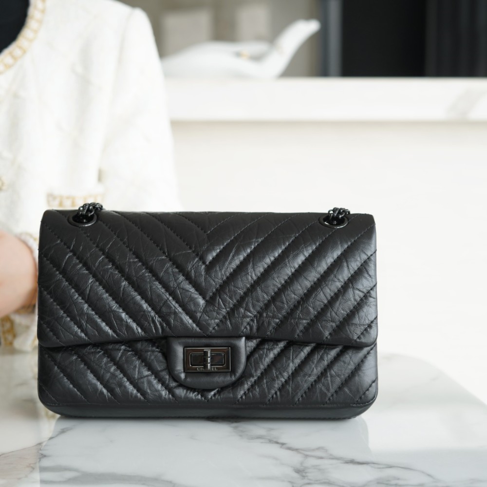 CHANEL 2.55 REISSUE 225 FLAP BAG CHANEL 2.55 REISSUE 225 FLAP BAG