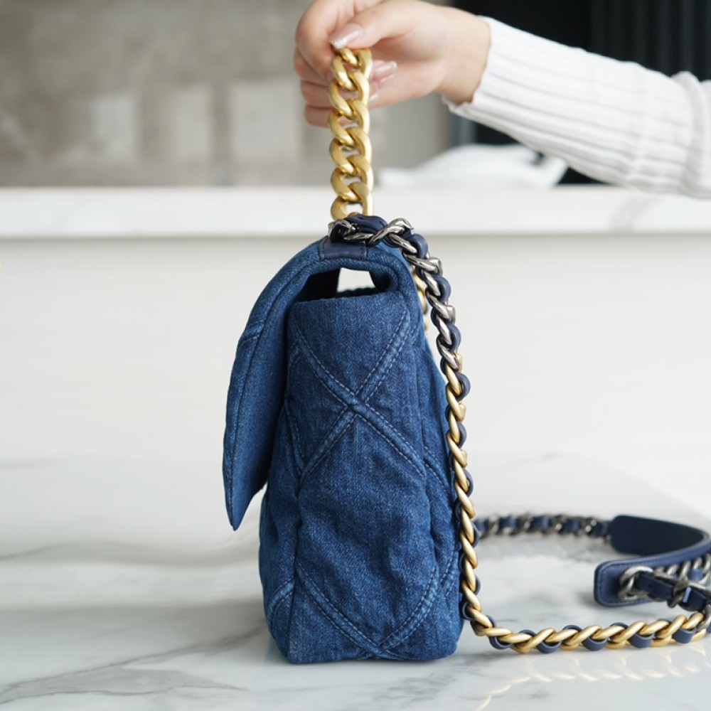 CHANEL MEDIUM 19 FLAP BAG CHANEL MEDIUM 19 FLAP BAG