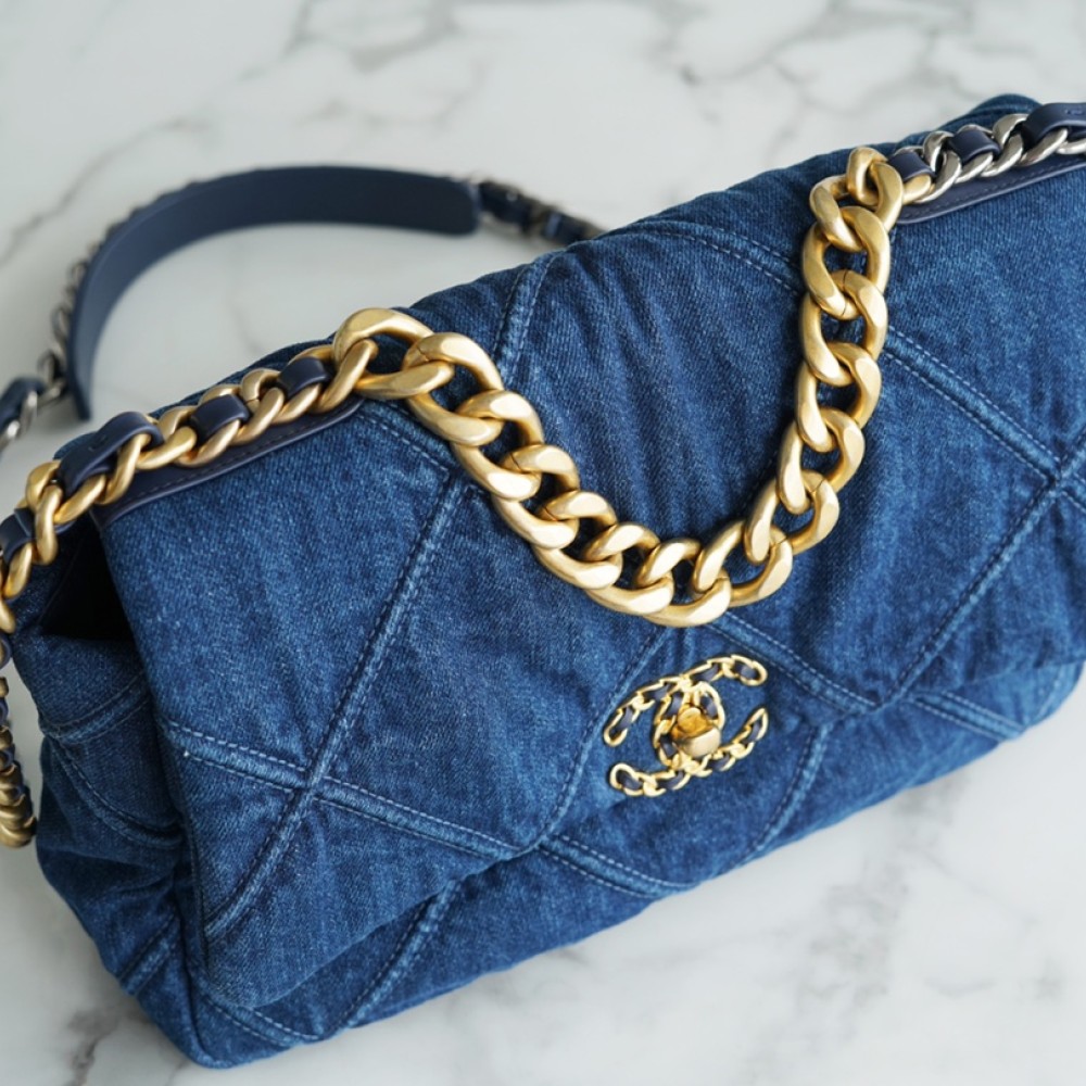 CHANEL MEDIUM 19 FLAP BAG CHANEL MEDIUM 19 FLAP BAG