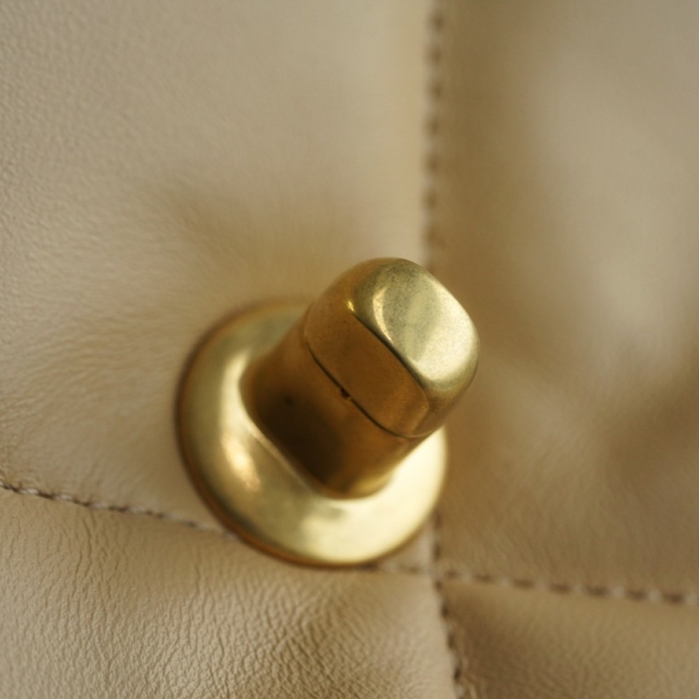 CHANEL MEDIUM 19 FLAP BAG CHANEL MEDIUM 19 FLAP BAG