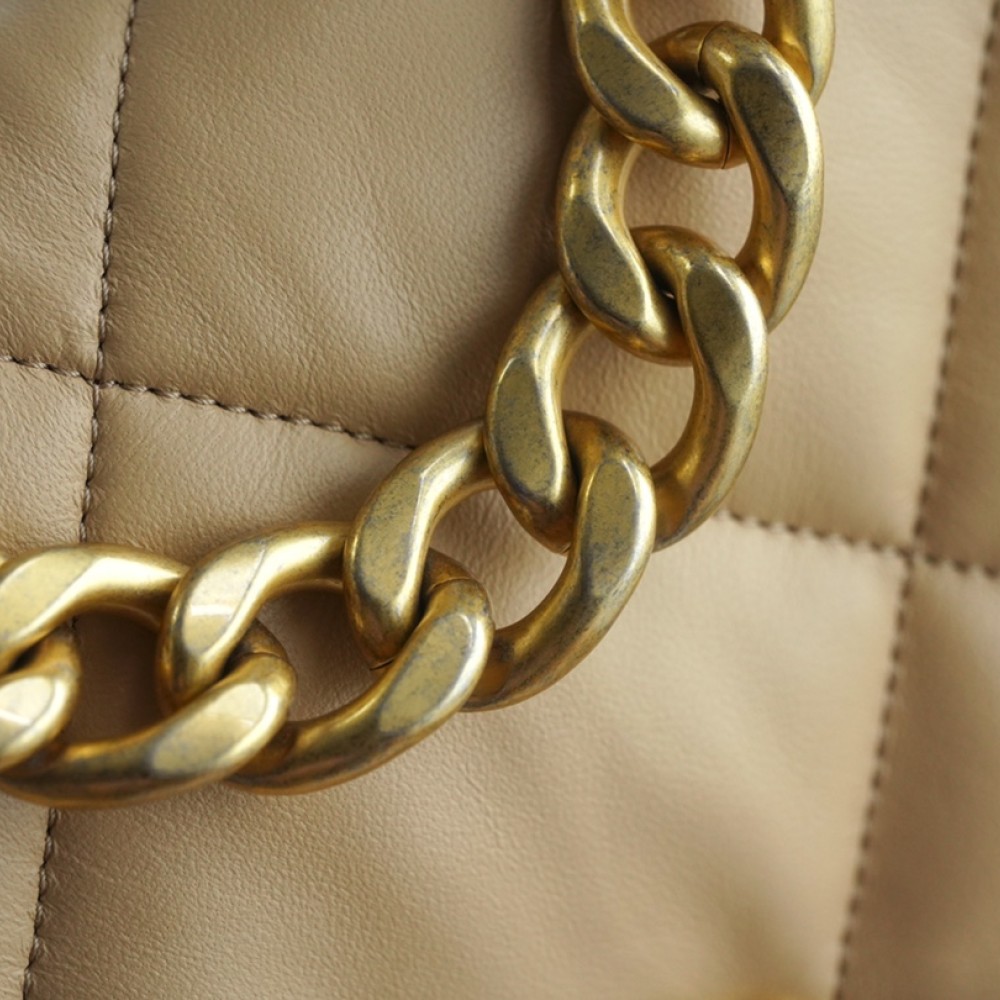 CHANEL MEDIUM 19 FLAP BAG CHANEL MEDIUM 19 FLAP BAG