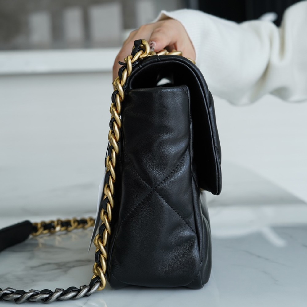 CHANEL MEDIUM 19 FLAP BAG CHANEL MEDIUM 19 FLAP BAG