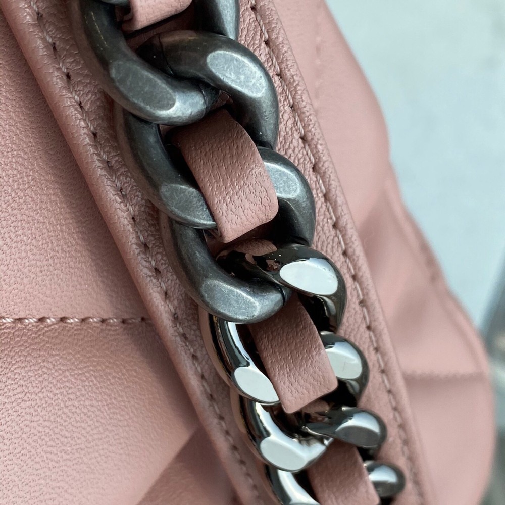 CHANEL MEDIUM 19 FLAP BAG CHANEL MEDIUM 19 FLAP BAG