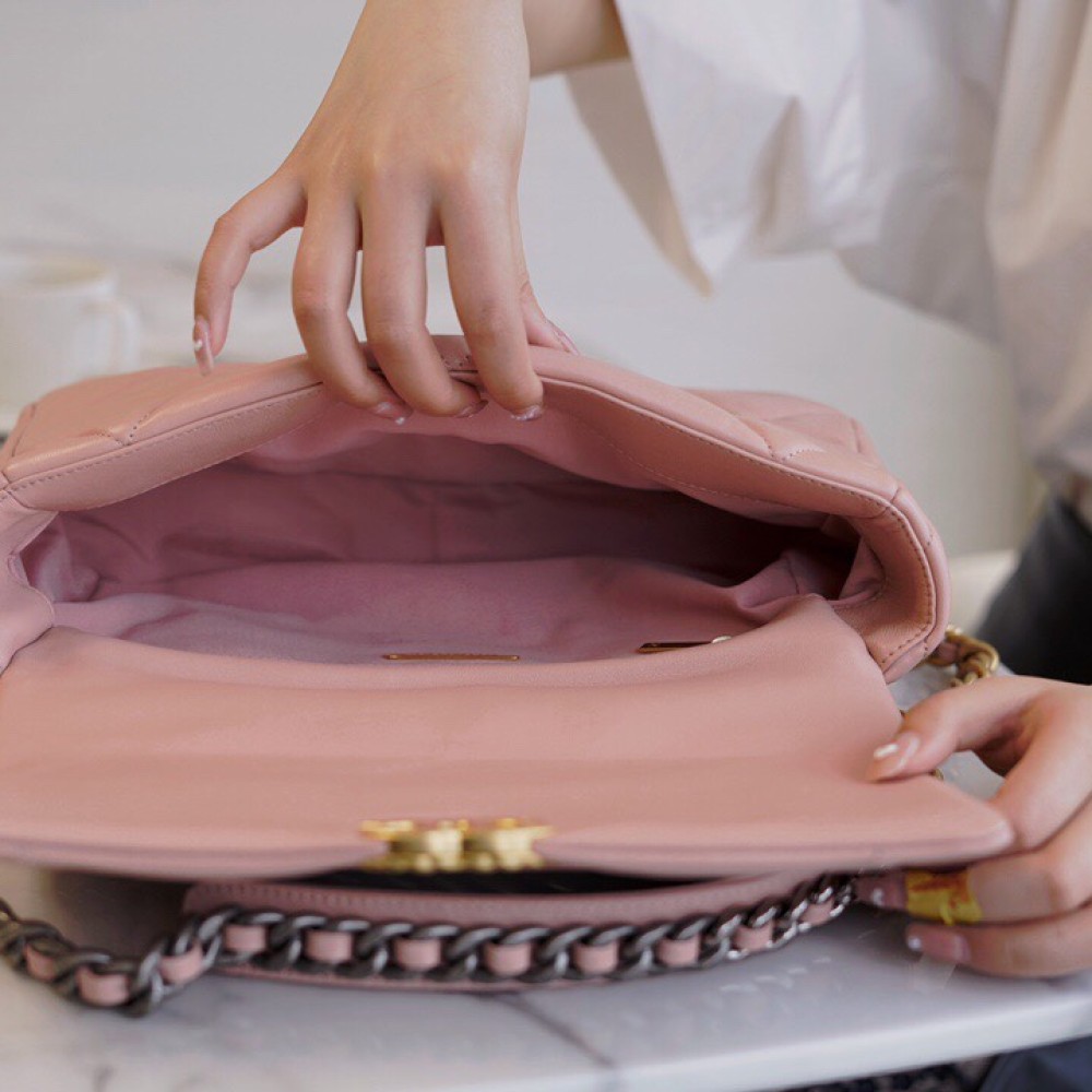 CHANEL MEDIUM 19 FLAP BAG CHANEL MEDIUM 19 FLAP BAG