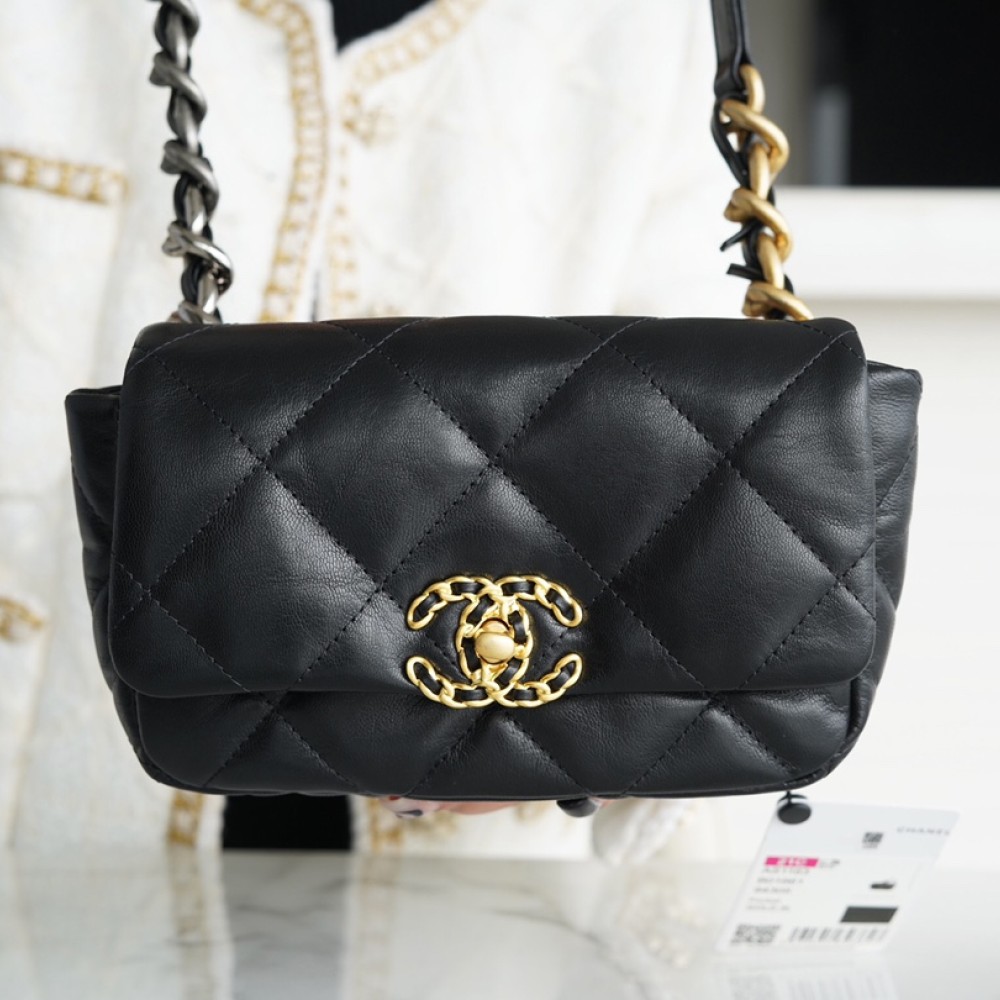 CHANEL 19 WAIST BAG CHANEL 19 WAIST BAG