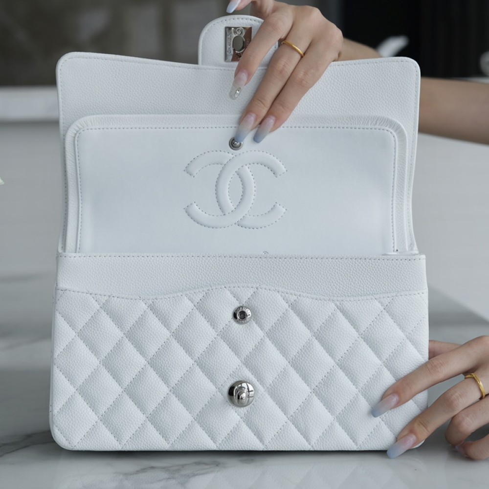 CHANEL MEDIUM DOUBLE FLAP BAG CHANEL MEDIUM DOUBLE FLAP BAG