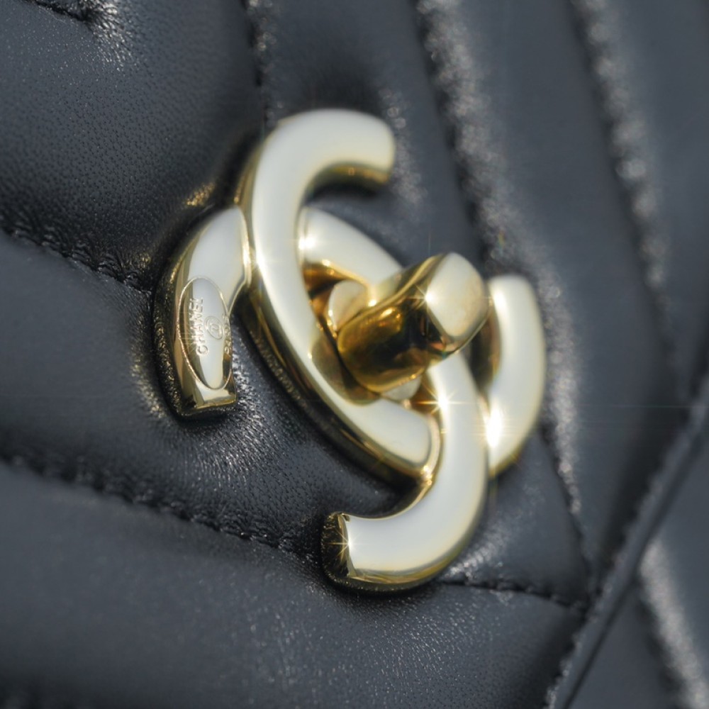 CHANEL SMALL HANDLE FLAP BAG CHANEL SMALL HANDLE FLAP BAG