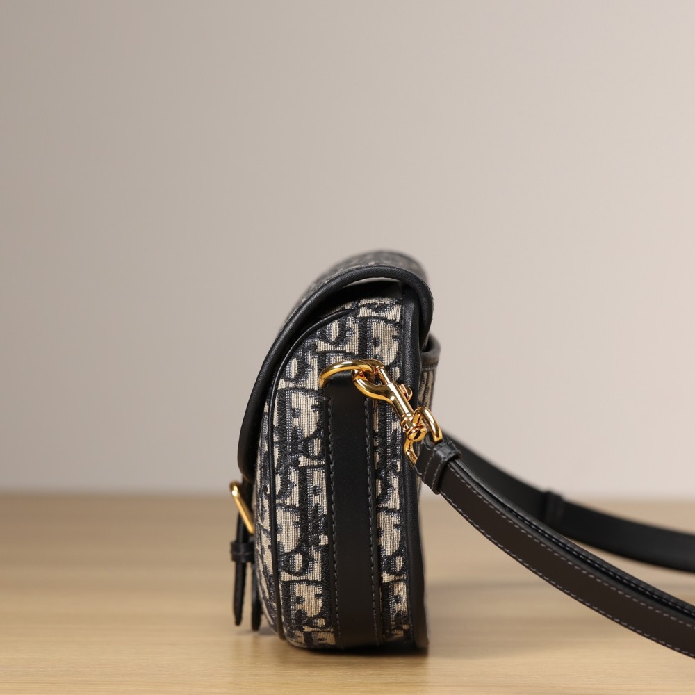 MEDIUM DIOR BOBBY BAG MEDIUM DIOR BOBBY BAG