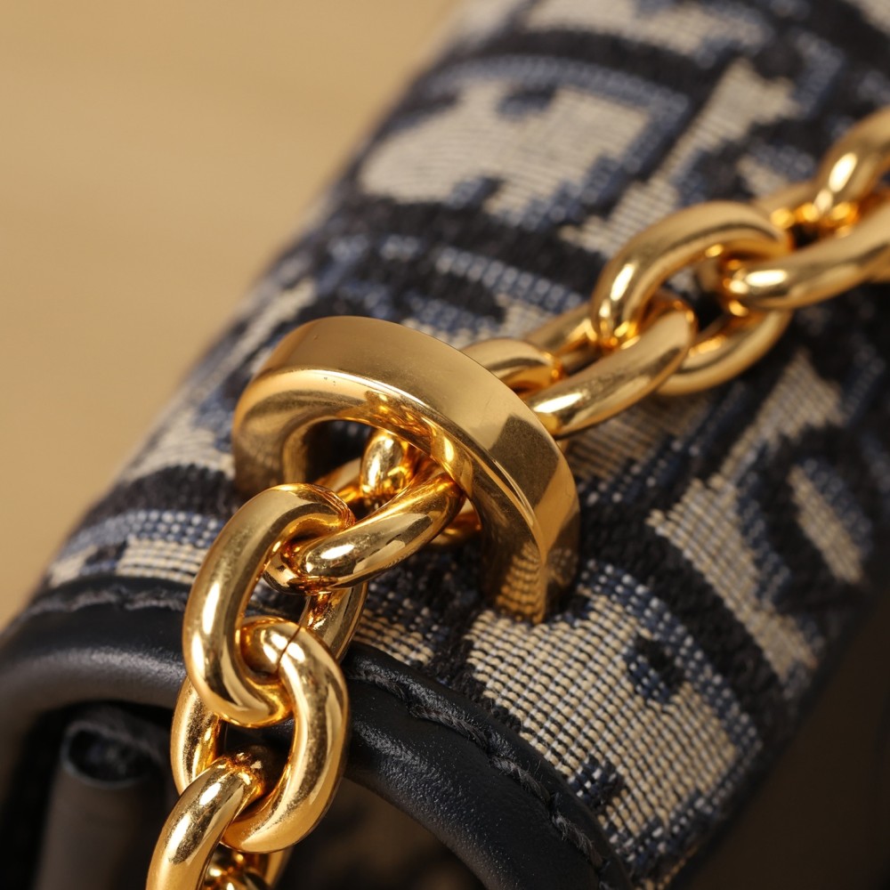 30 MONTAIGNE CHAIN BAG 30 MONTAIGNE CHAIN BAG