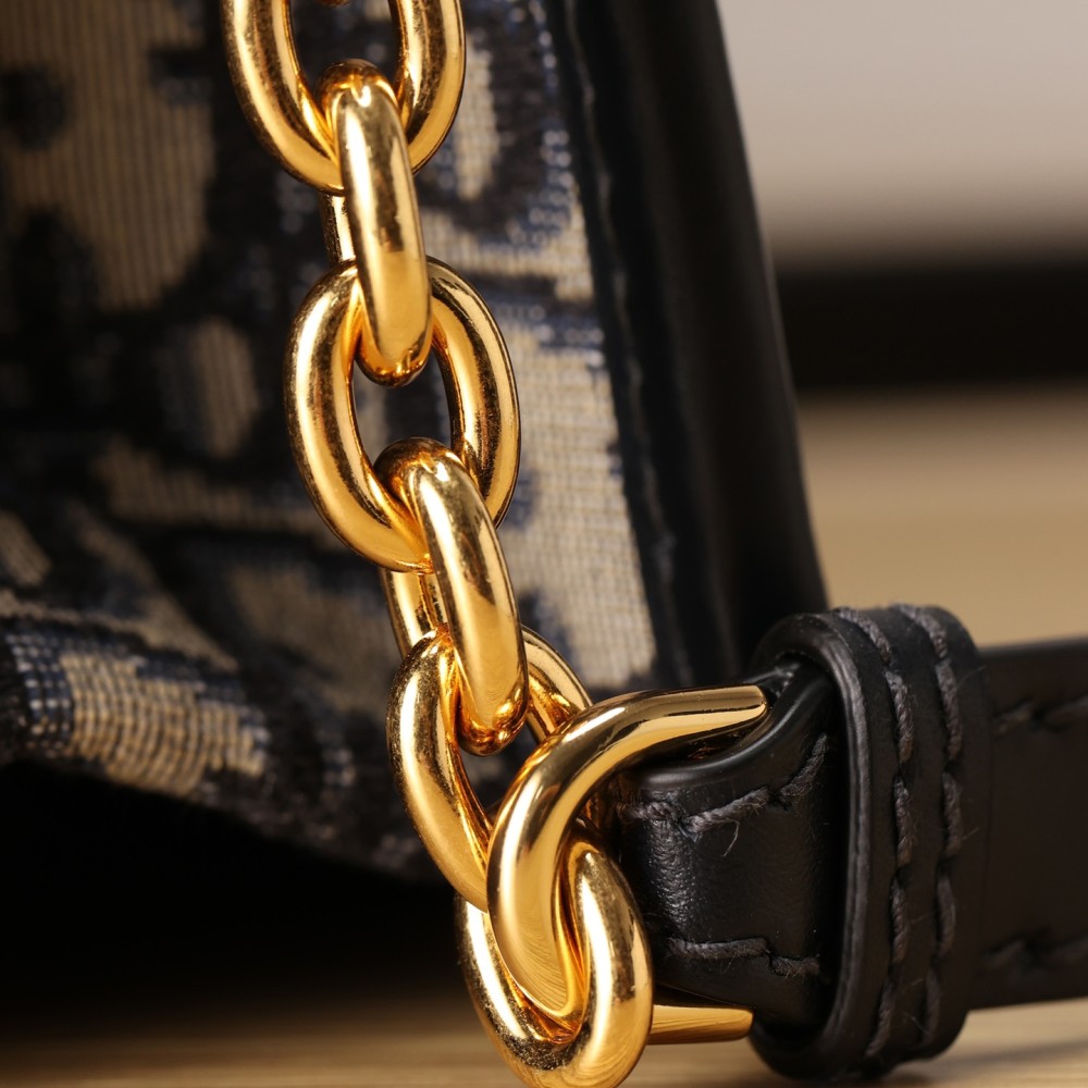30 MONTAIGNE CHAIN BAG 30 MONTAIGNE CHAIN BAG