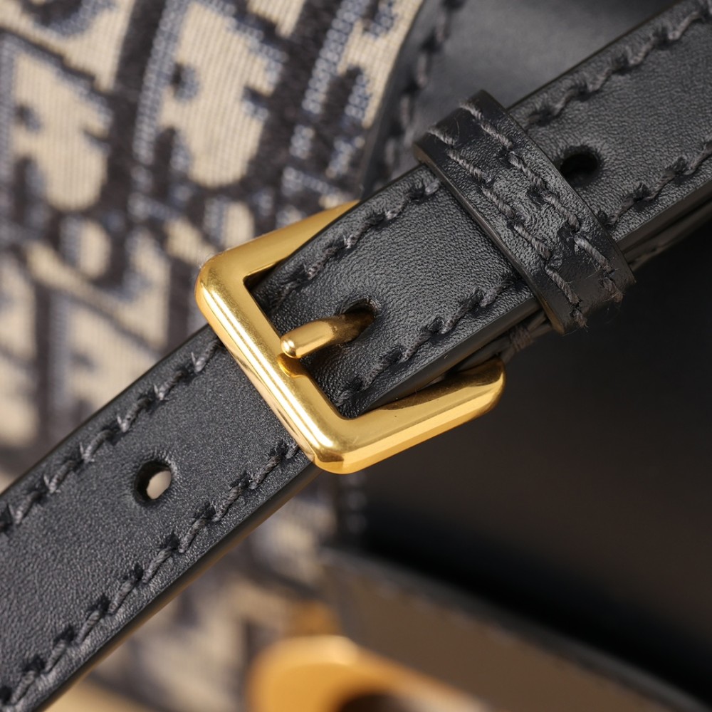30 MONTAIGNE CHAIN BAG 30 MONTAIGNE CHAIN BAG