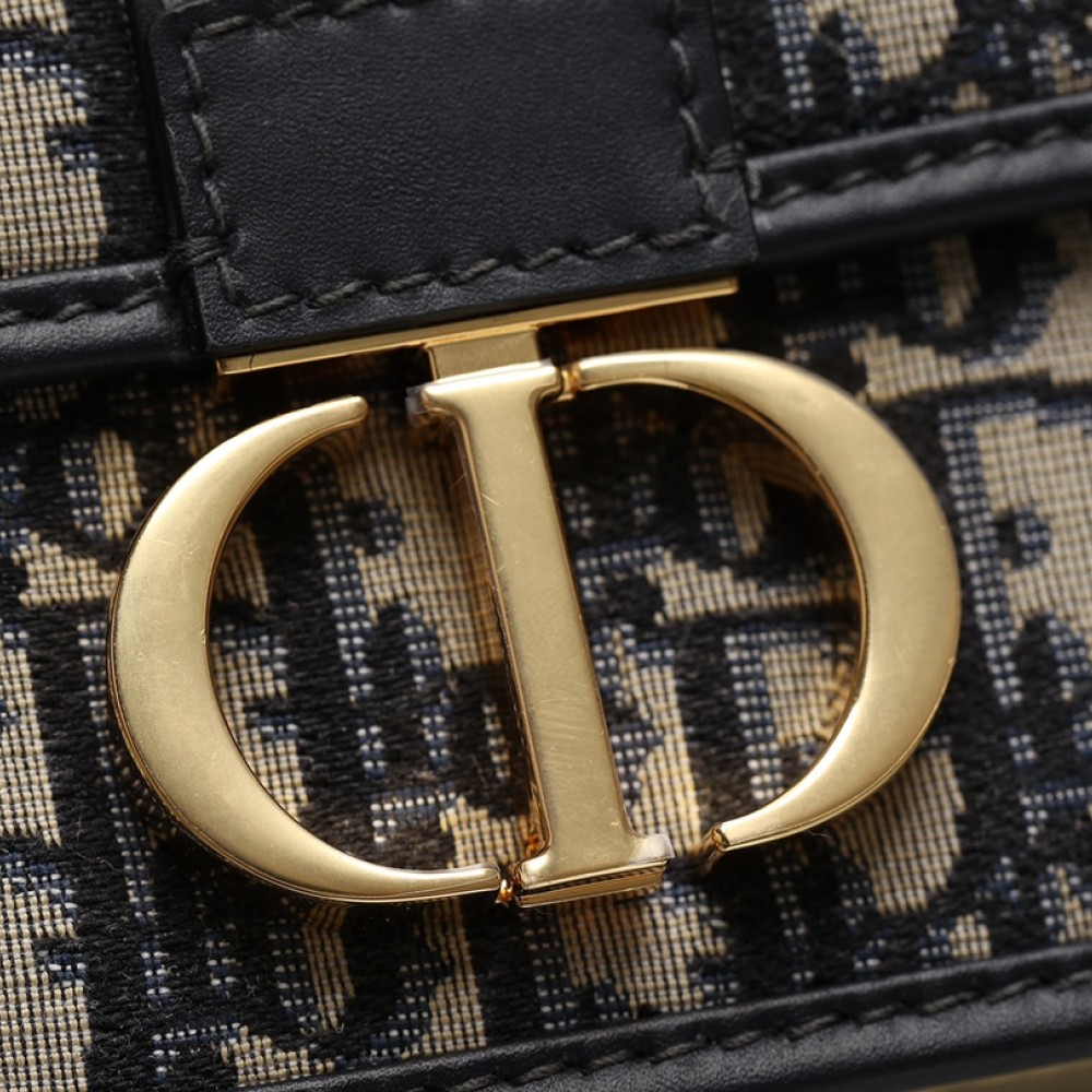 30 MONTAIGNE EAST-WEST BAG WITH CHAIN 30 MONTAIGNE EAST-WEST BAG WITH CHAIN
