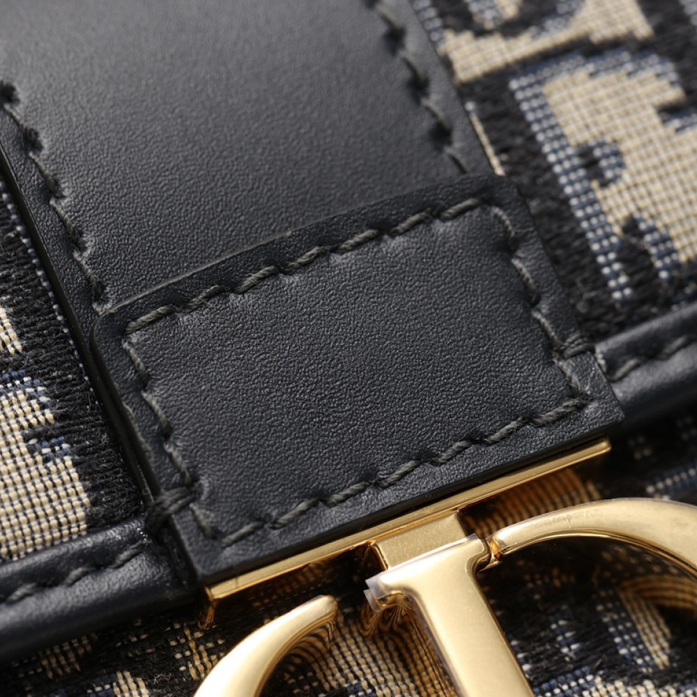 30 MONTAIGNE EAST-WEST BAG WITH CHAIN 30 MONTAIGNE EAST-WEST BAG WITH CHAIN