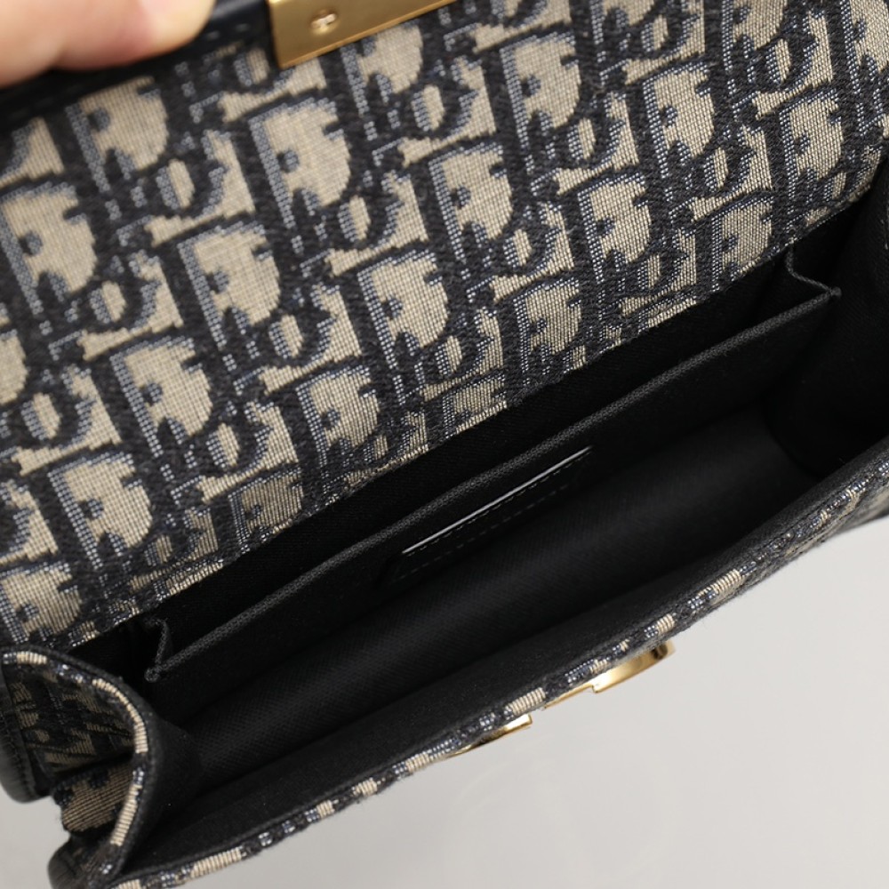 30 MONTAIGNE EAST-WEST BAG WITH CHAIN 30 MONTAIGNE EAST-WEST BAG WITH CHAIN