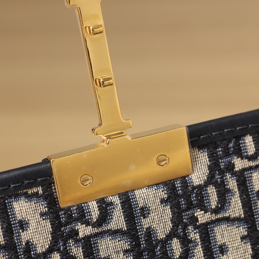 30 MONTAIGNE BAG 30 MONTAIGNE BAG