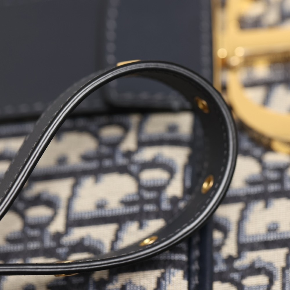 SMALL 30 MONTAIGNE BAG SMALL 30 MONTAIGNE BAG