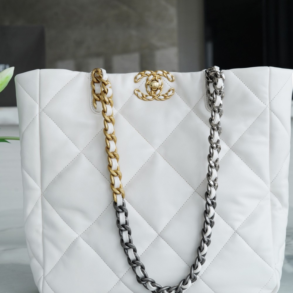 CHANEL 19 EAST WEST SHOPPING BAG CHANEL 19 EAST WEST SHOPPING BAG