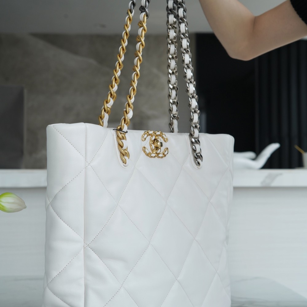 CHANEL 19 EAST WEST SHOPPING BAG CHANEL 19 EAST WEST SHOPPING BAG