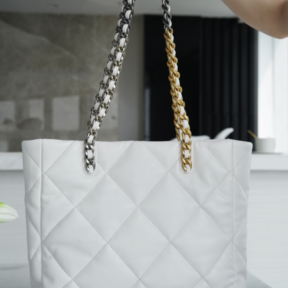 CHANEL 19 EAST WEST SHOPPING BAG CHANEL 19 EAST WEST SHOPPING BAG