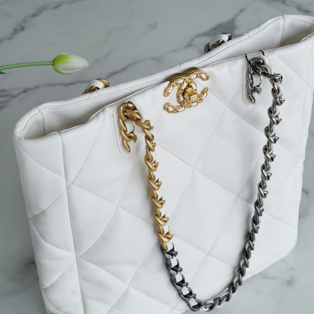 CHANEL 19 EAST WEST SHOPPING BAG CHANEL 19 EAST WEST SHOPPING BAG
