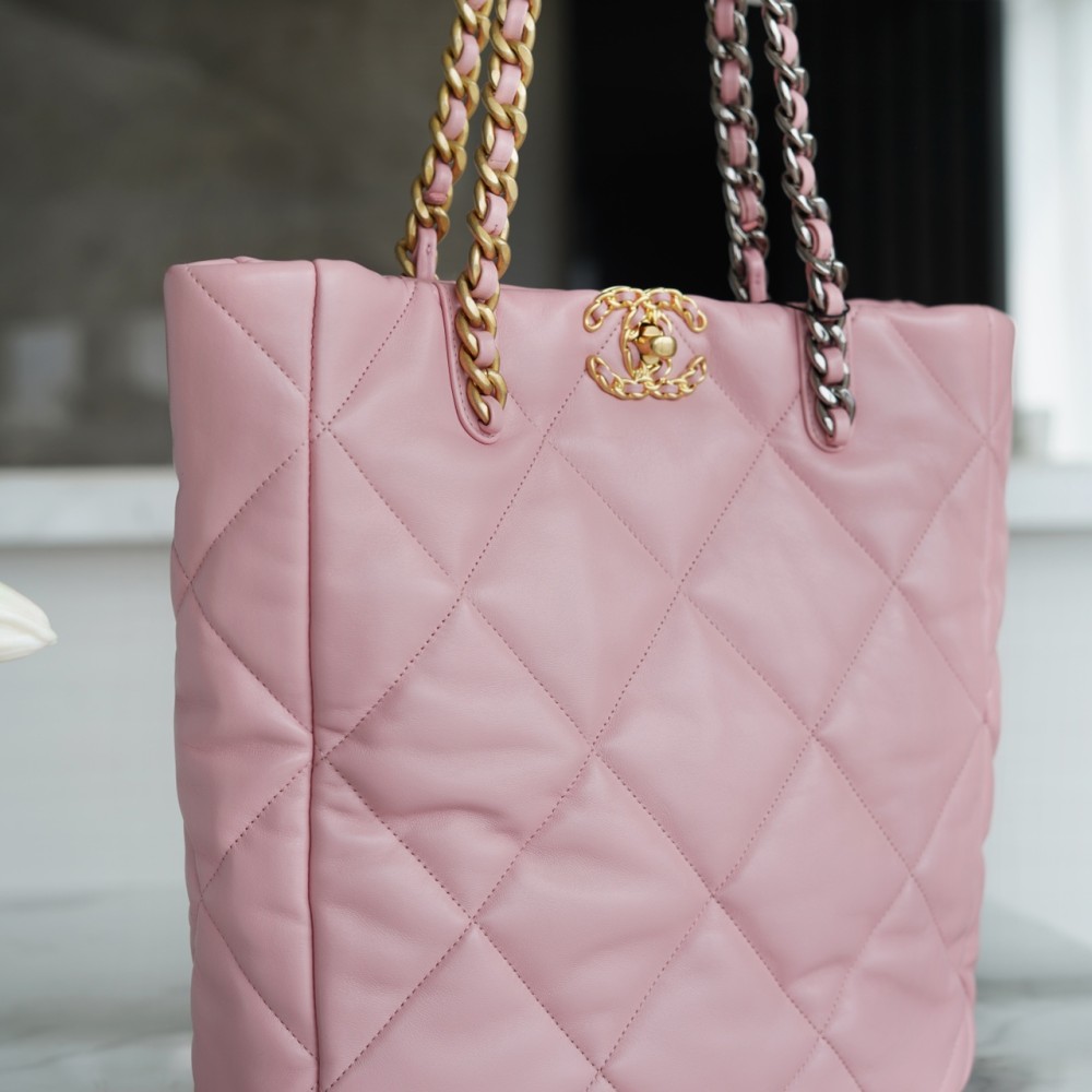 CHANEL 19 EAST WEST SHOPPING BAG CHANEL 19 EAST WEST SHOPPING BAG