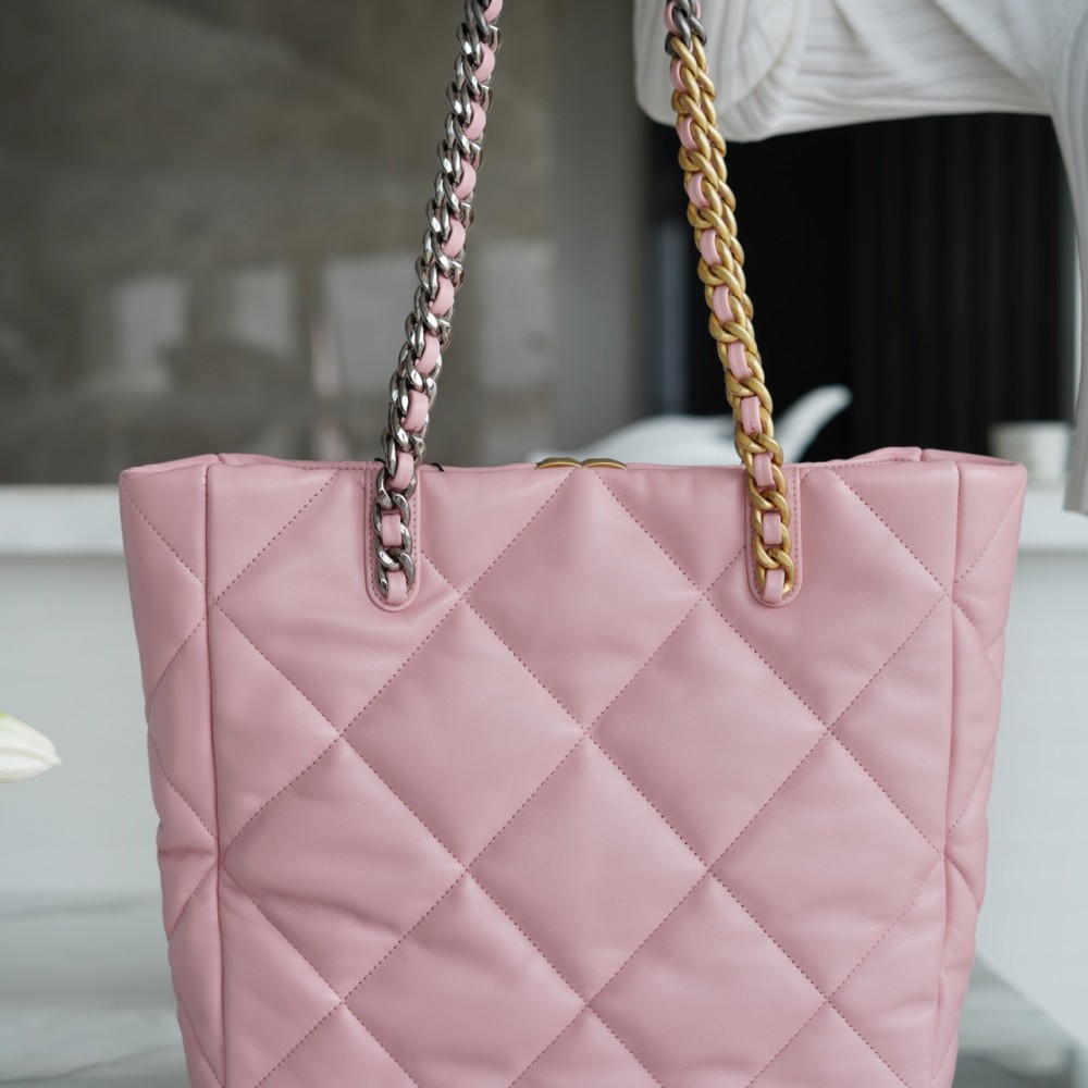 CHANEL 19 EAST WEST SHOPPING BAG CHANEL 19 EAST WEST SHOPPING BAG