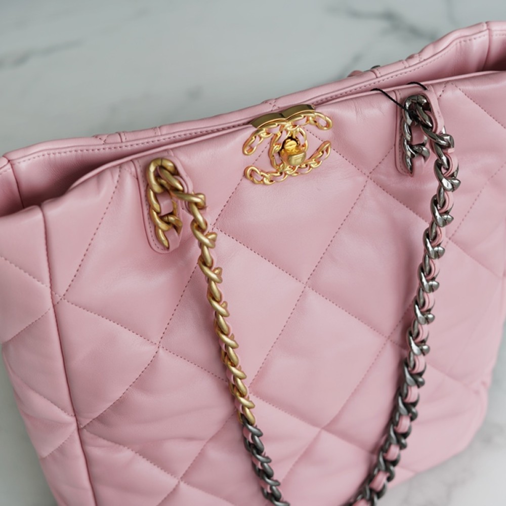 CHANEL 19 EAST WEST SHOPPING BAG CHANEL 19 EAST WEST SHOPPING BAG