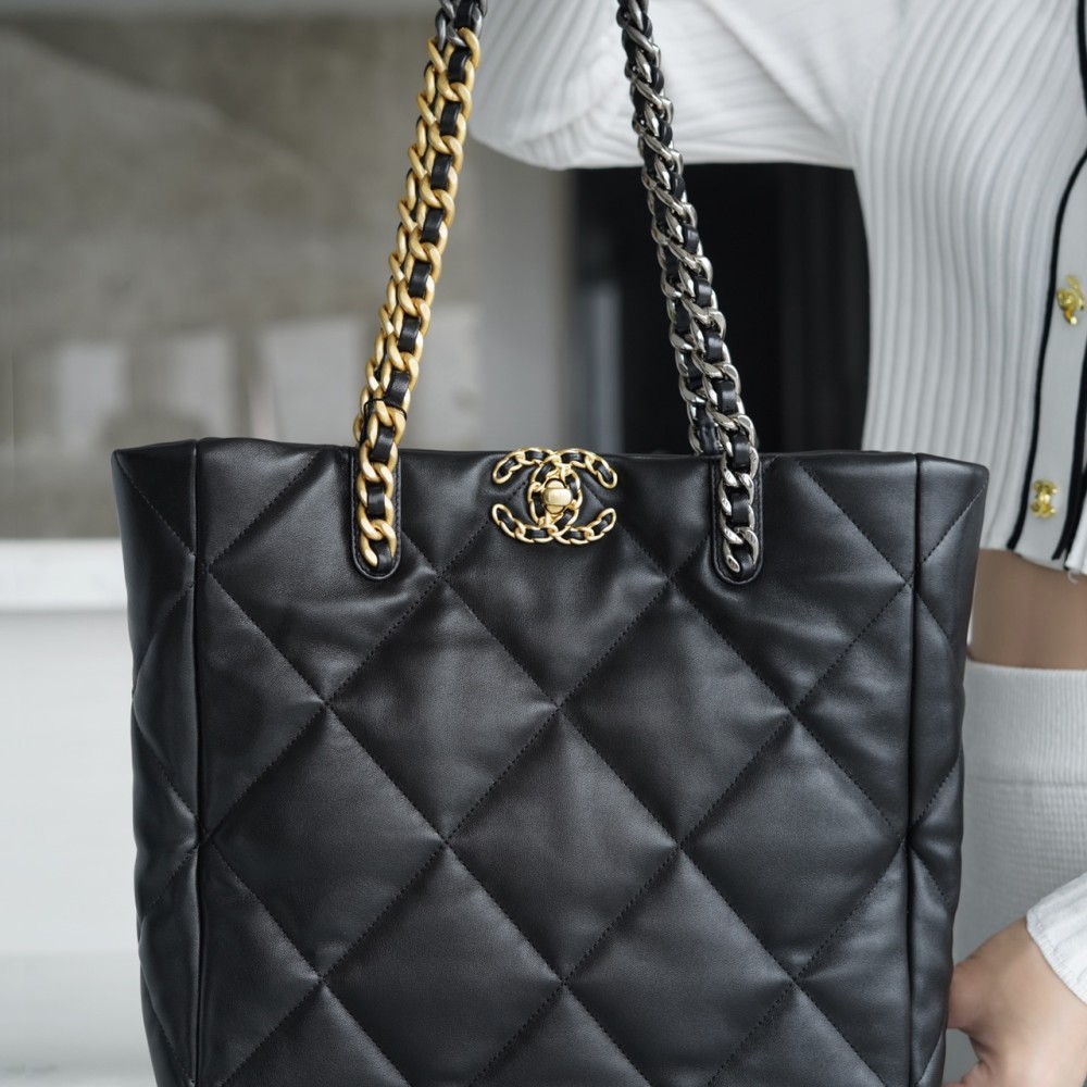 CHANEL 19 EAST WEST SHOPPING BAG CHANEL 19 EAST WEST SHOPPING BAG