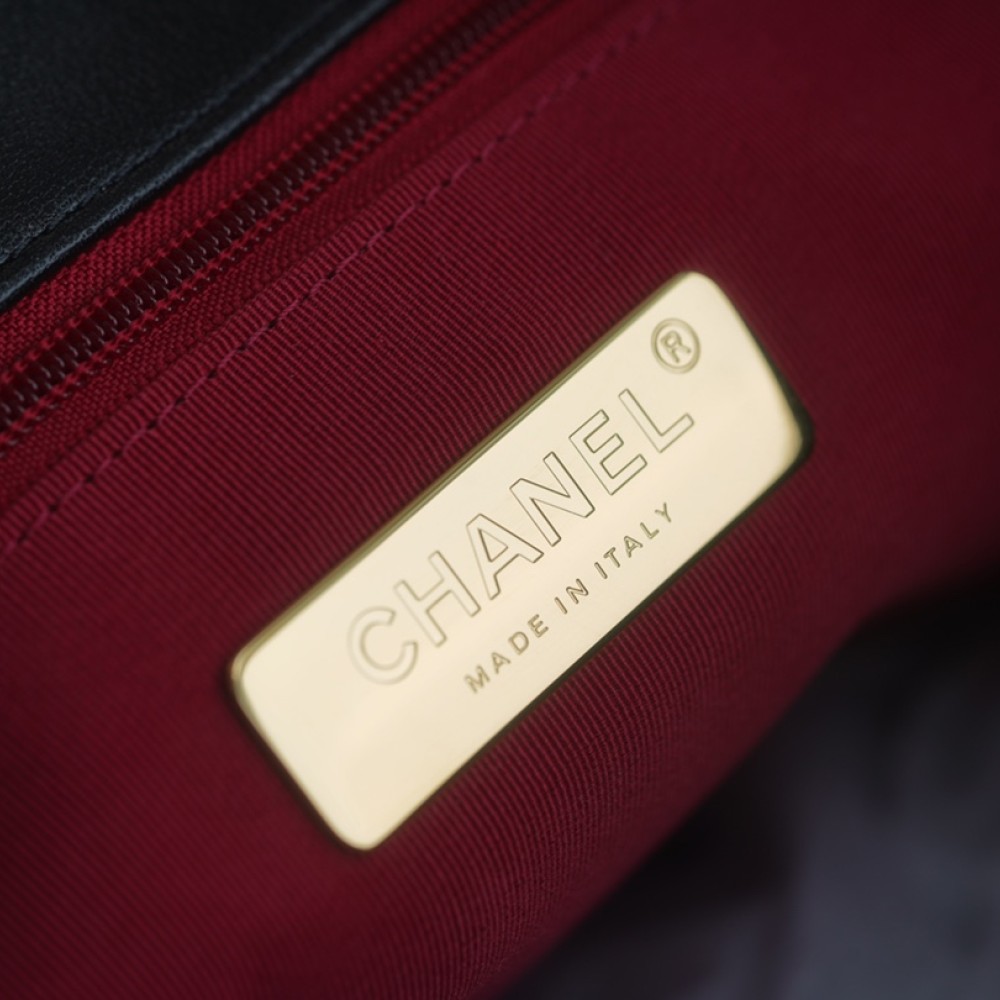 CHANEL 19 EAST WEST SHOPPING BAG CHANEL 19 EAST WEST SHOPPING BAG