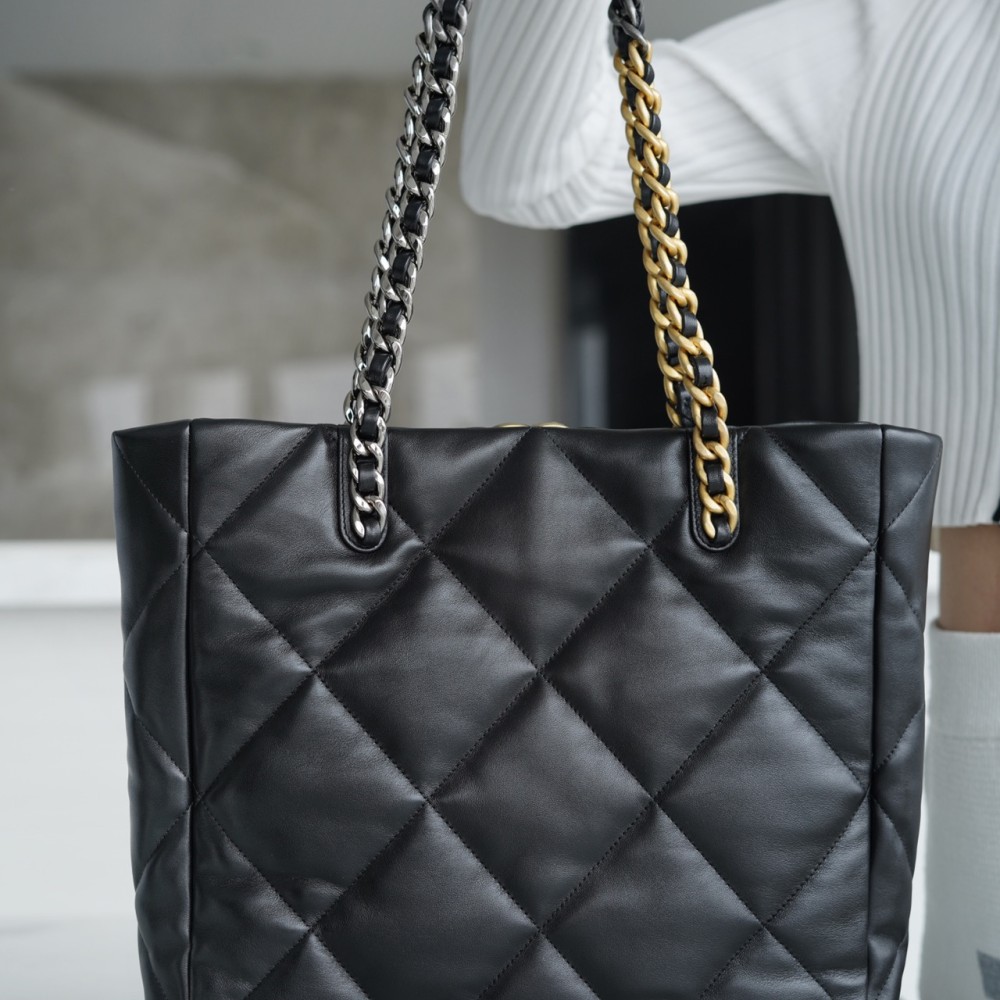 CHANEL 19 EAST WEST SHOPPING BAG CHANEL 19 EAST WEST SHOPPING BAG