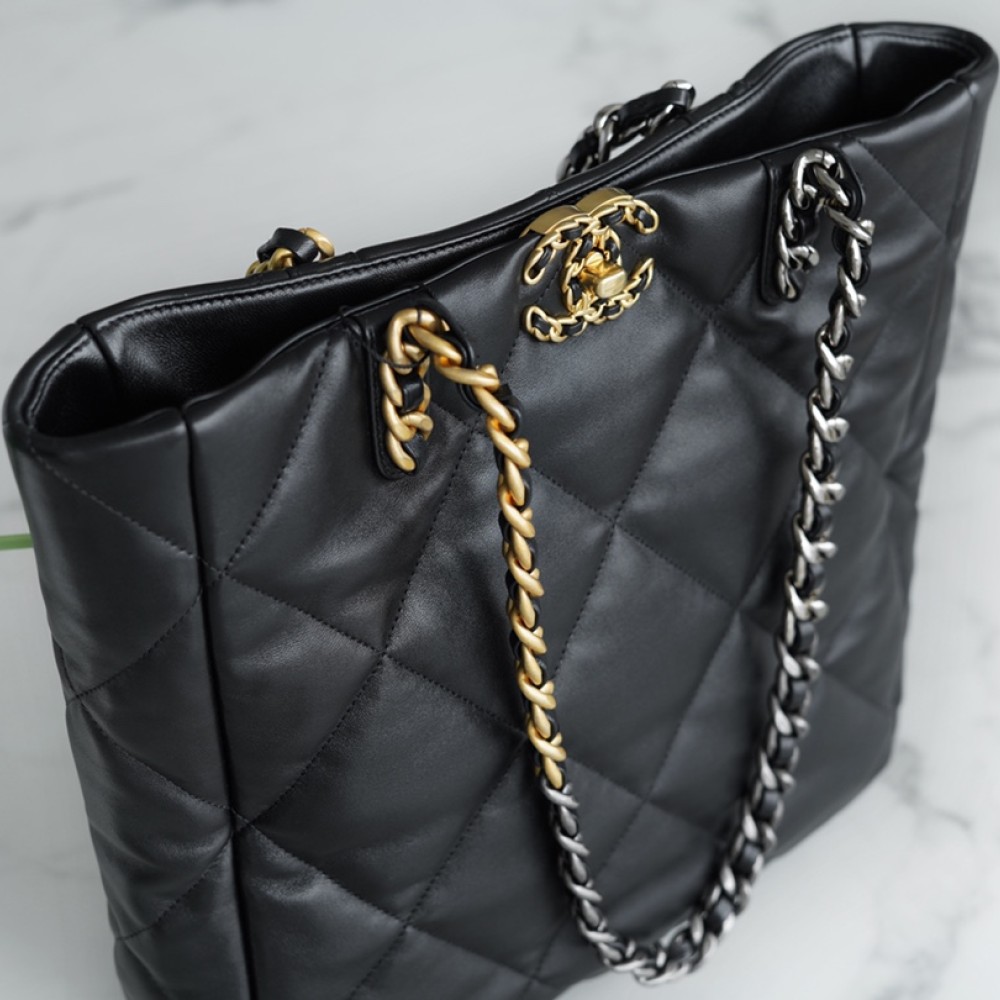 CHANEL 19 EAST WEST SHOPPING BAG CHANEL 19 EAST WEST SHOPPING BAG