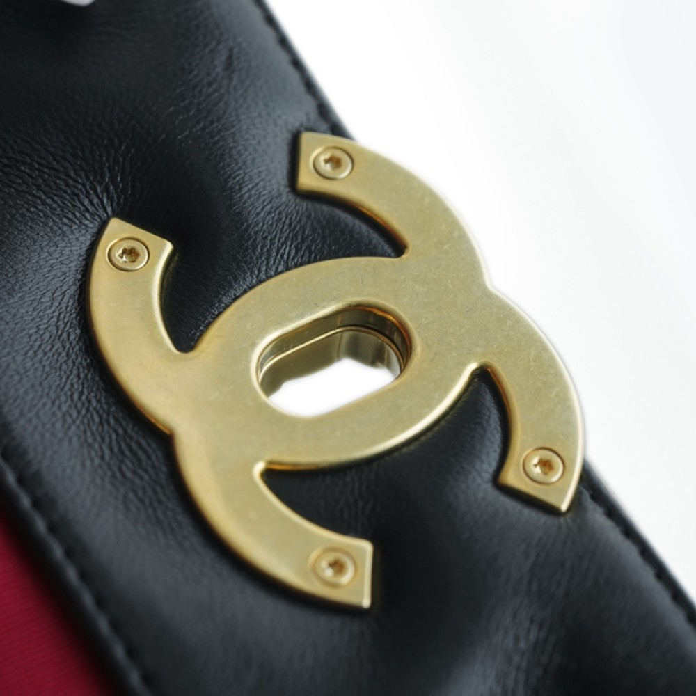CHANEL 19 EAST WEST SHOPPING BAG CHANEL 19 EAST WEST SHOPPING BAG