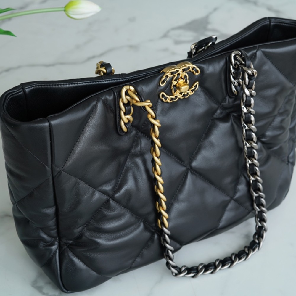 CHANEL 19 EAST WEST SHOPPING BAG CHANEL 19 EAST WEST SHOPPING BAG