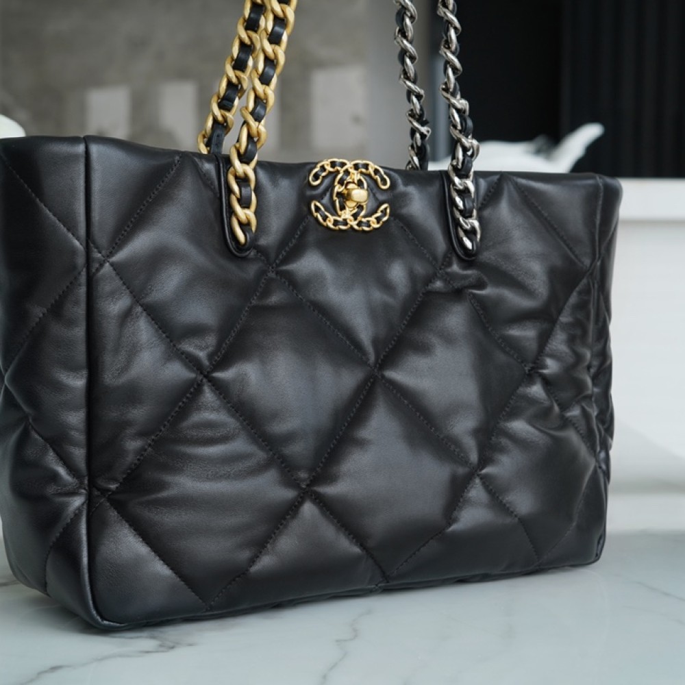 CHANEL 19 EAST WEST SHOPPING BAG CHANEL 19 EAST WEST SHOPPING BAG