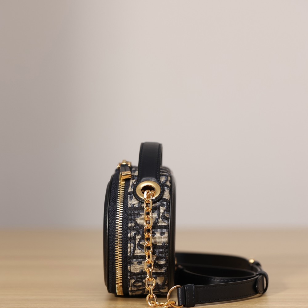 CD SIGNATURE OVAL CAMERA BAG CD SIGNATURE OVAL CAMERA BAG