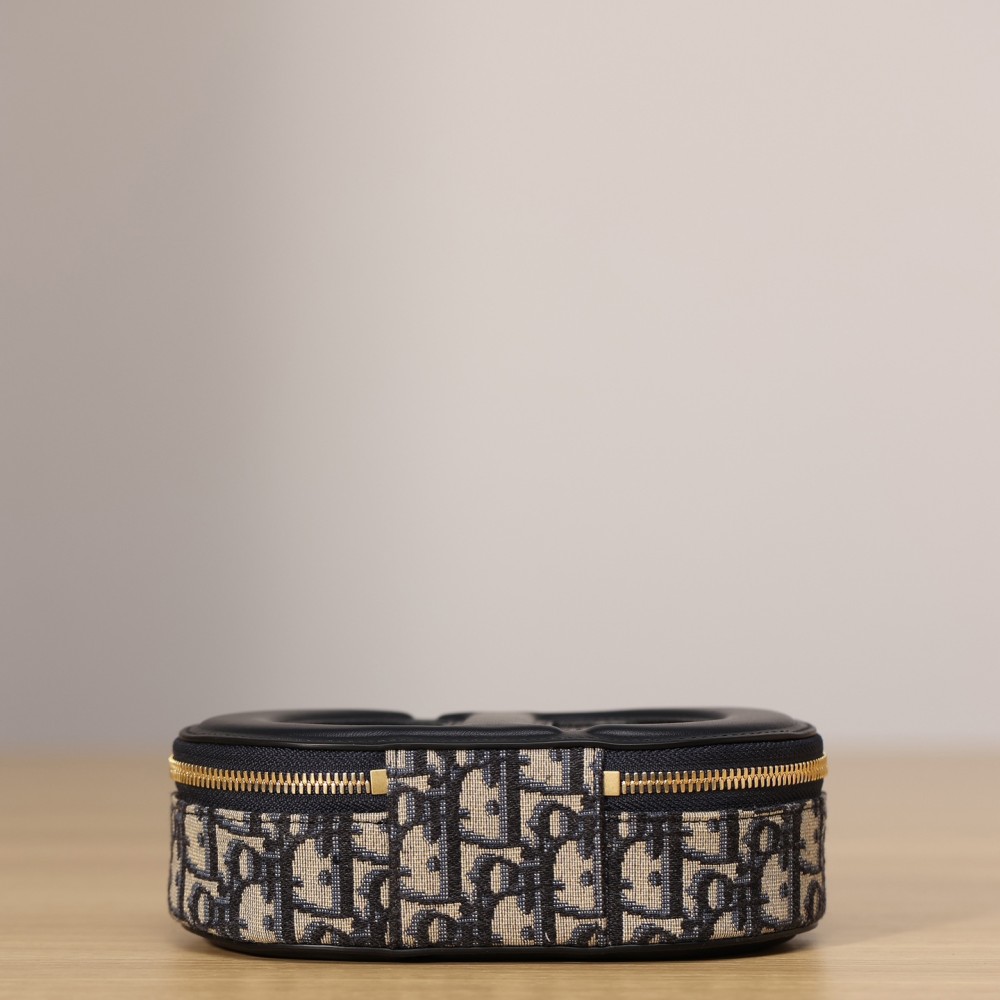 CD SIGNATURE OVAL CAMERA BAG CD SIGNATURE OVAL CAMERA BAG