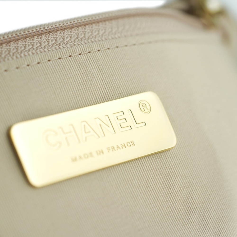 CHANEL MEDIUM 19 FLAP BAG CHANEL MEDIUM 19 FLAP BAG