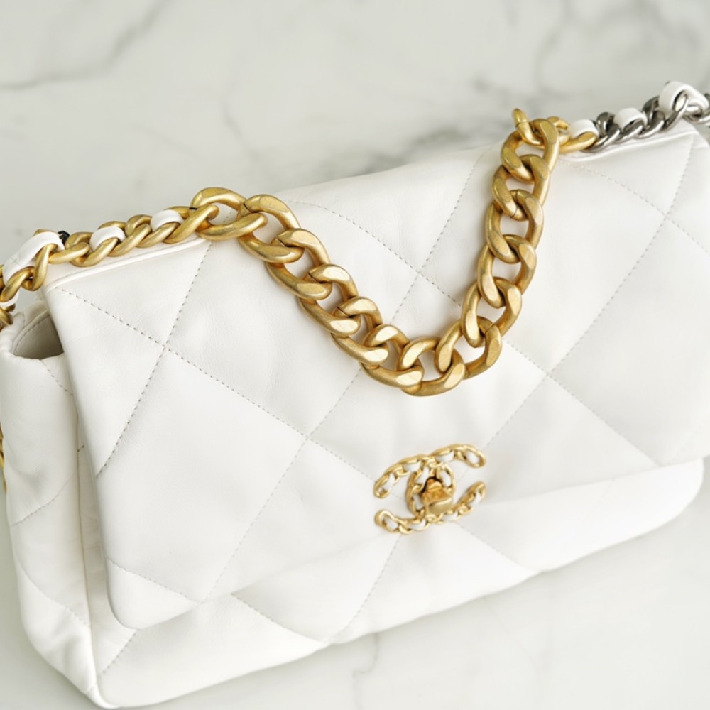 CHANEL MEDIUM 19 FLAP BAG CHANEL MEDIUM 19 FLAP BAG