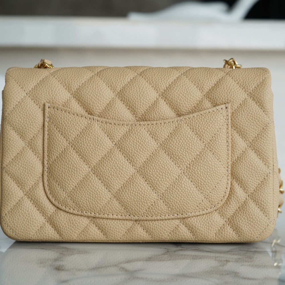 CHANEL MEDIUM DOUBLE FLAP BAG CHANEL MEDIUM DOUBLE FLAP BAG