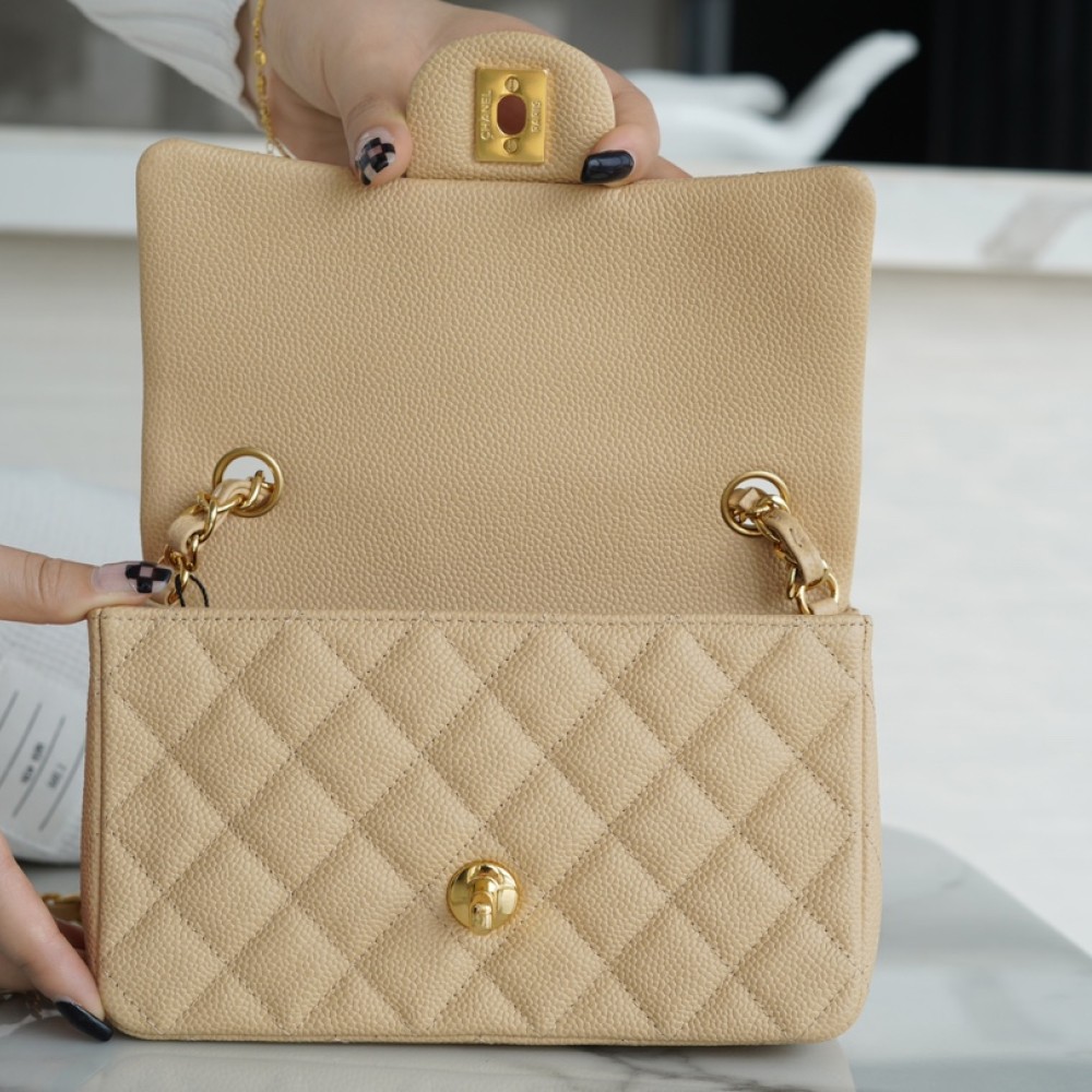 CHANEL MEDIUM DOUBLE FLAP BAG CHANEL MEDIUM DOUBLE FLAP BAG
