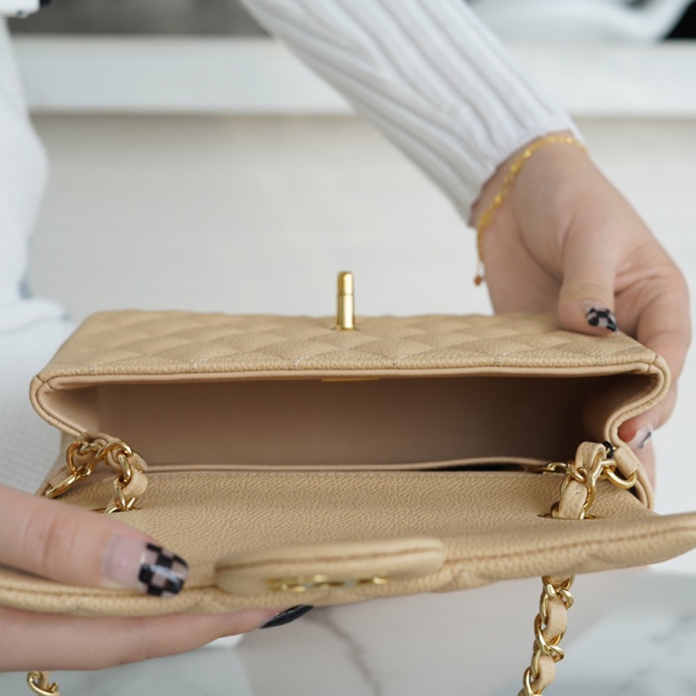 CHANEL MEDIUM DOUBLE FLAP BAG CHANEL MEDIUM DOUBLE FLAP BAG