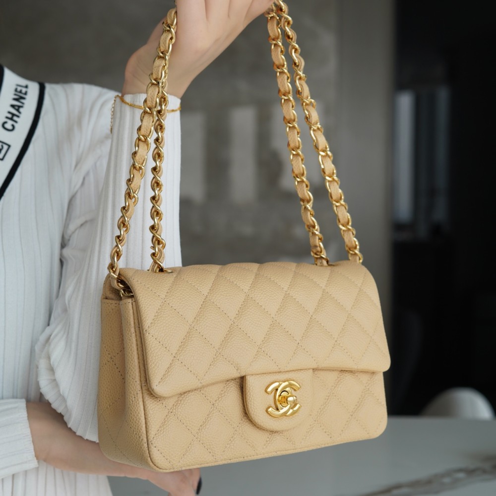 CHANEL MEDIUM DOUBLE FLAP BAG CHANEL MEDIUM DOUBLE FLAP BAG