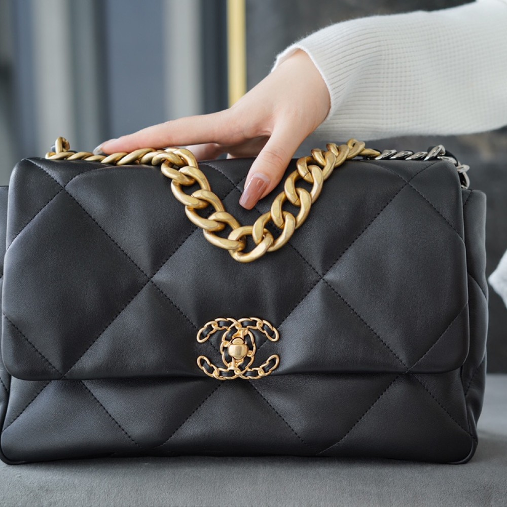 CHANEL MEDIUM 19 FLAP BAG CHANEL MEDIUM 19 FLAP BAG