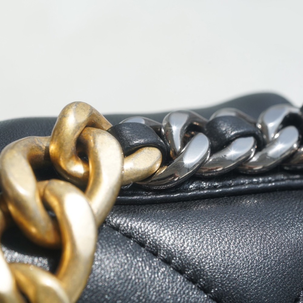 CHANEL MEDIUM 19 FLAP BAG CHANEL MEDIUM 19 FLAP BAG