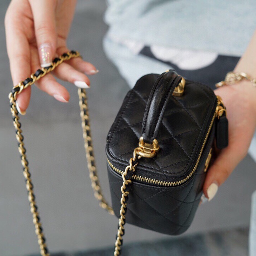 CHANEL MINI PERFECT FIT VANITY CASE CHANEL MINI PERFECT FIT VANITY CASE