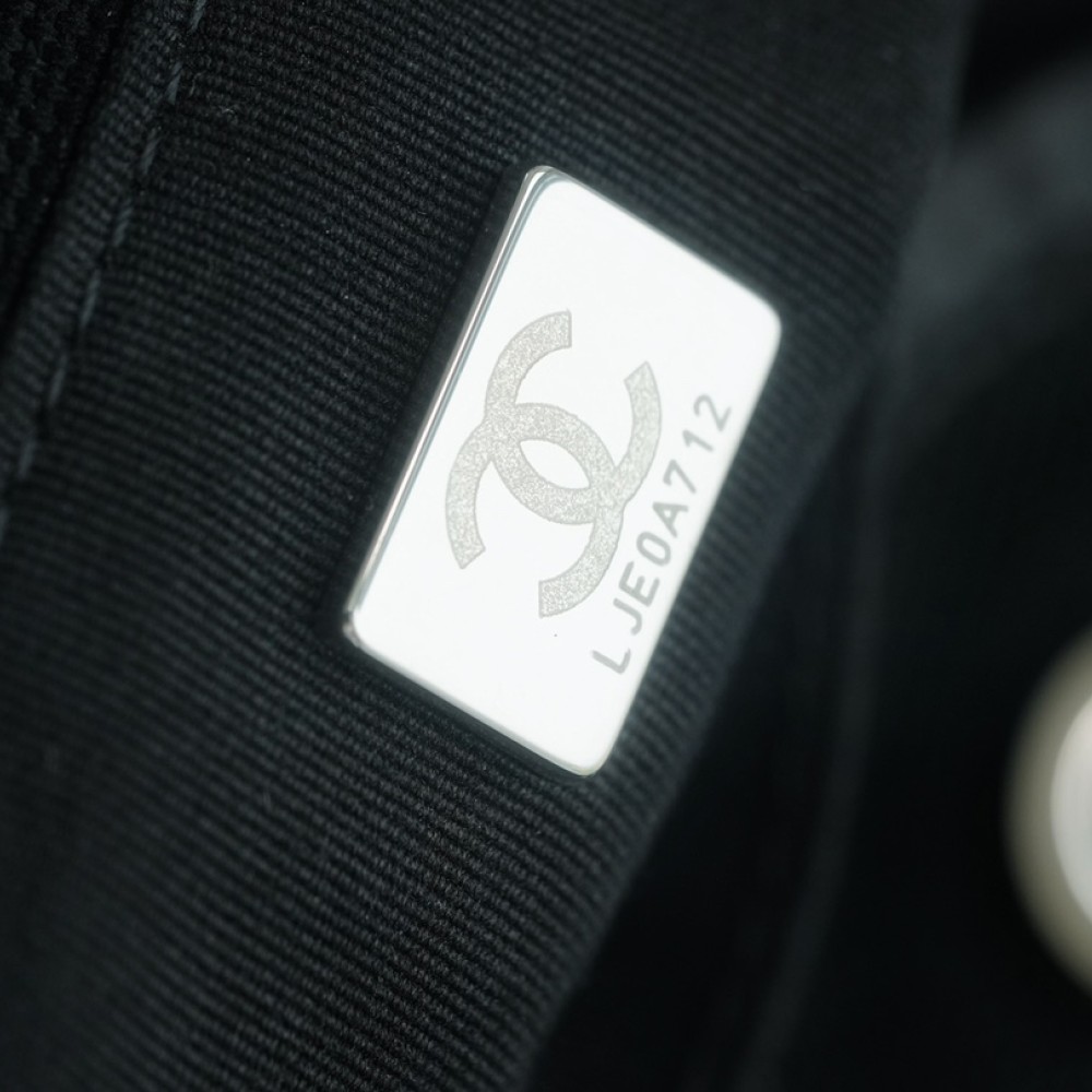 CHANEL MEDIUM DEAUVILLE TOTE BAG CHANEL MEDIUM DEAUVILLE TOTE BAG
